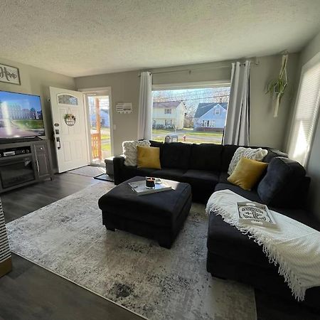 Cozy Mosaic Cottage Eastlake Exterior photo